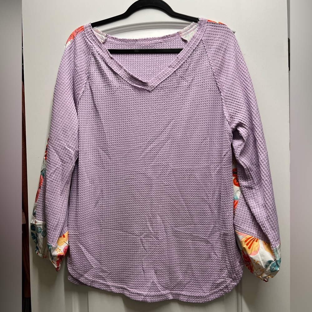 Boutique waffle knit purple floral sleeve top Size L